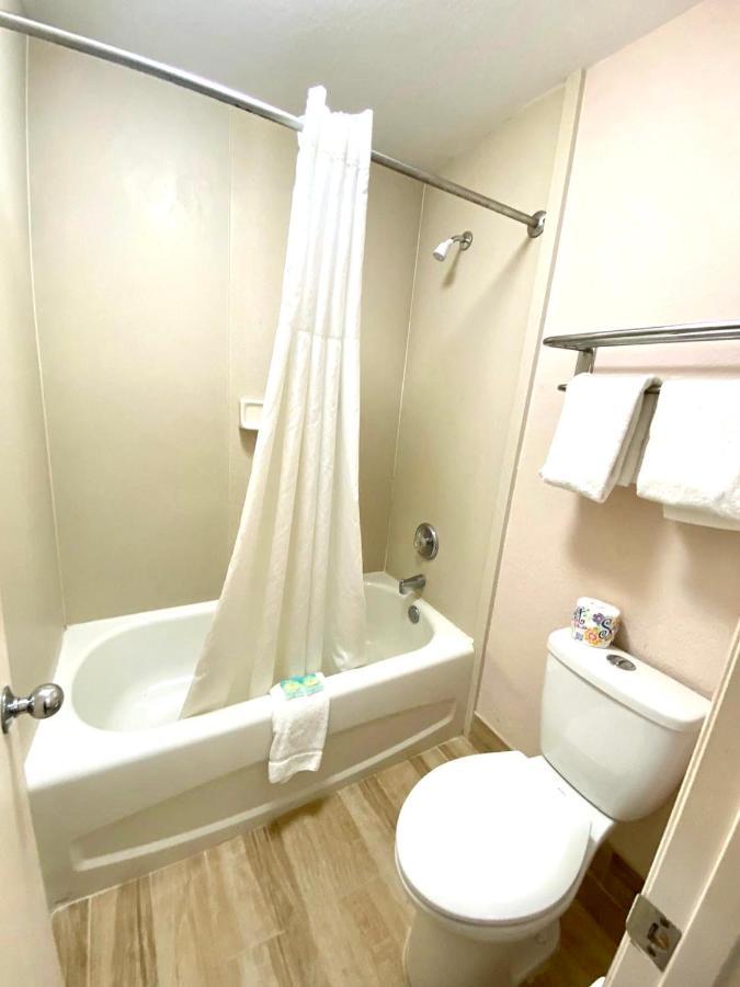 Regency Inn Fern Park Dış mekan fotoğraf