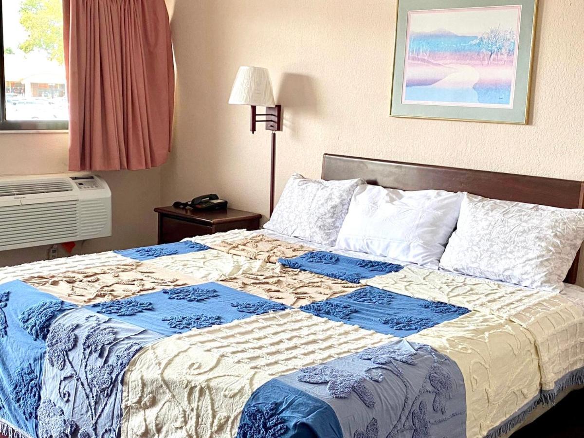 Regency Inn Fern Park Dış mekan fotoğraf